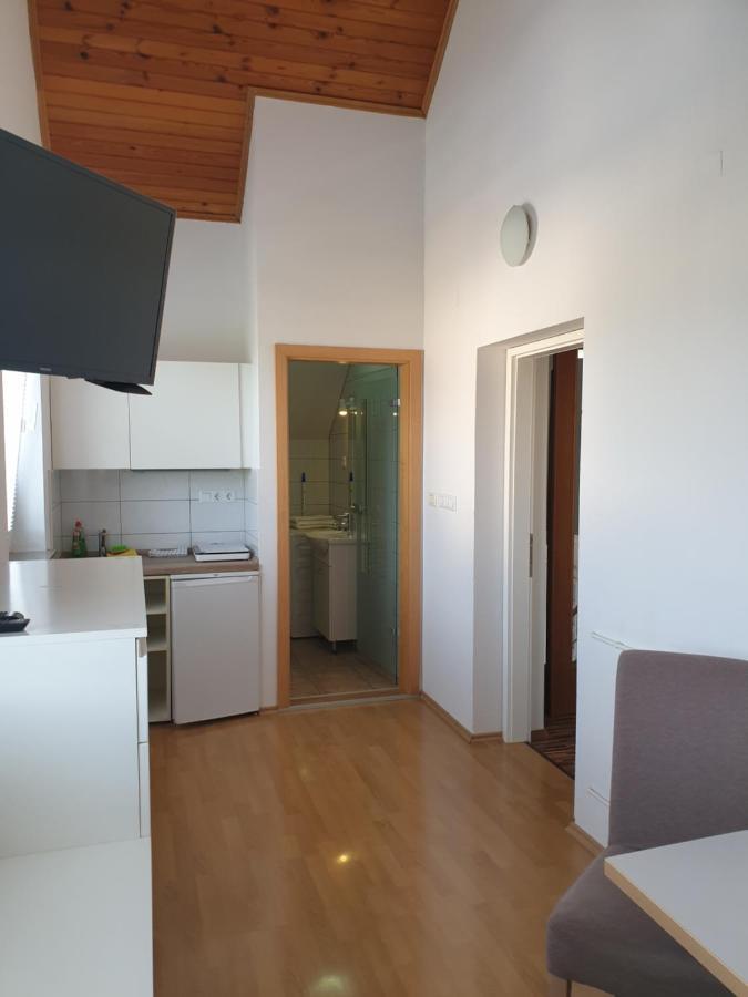 קראנז' Dezman Apartments & Rooms מראה חיצוני תמונה