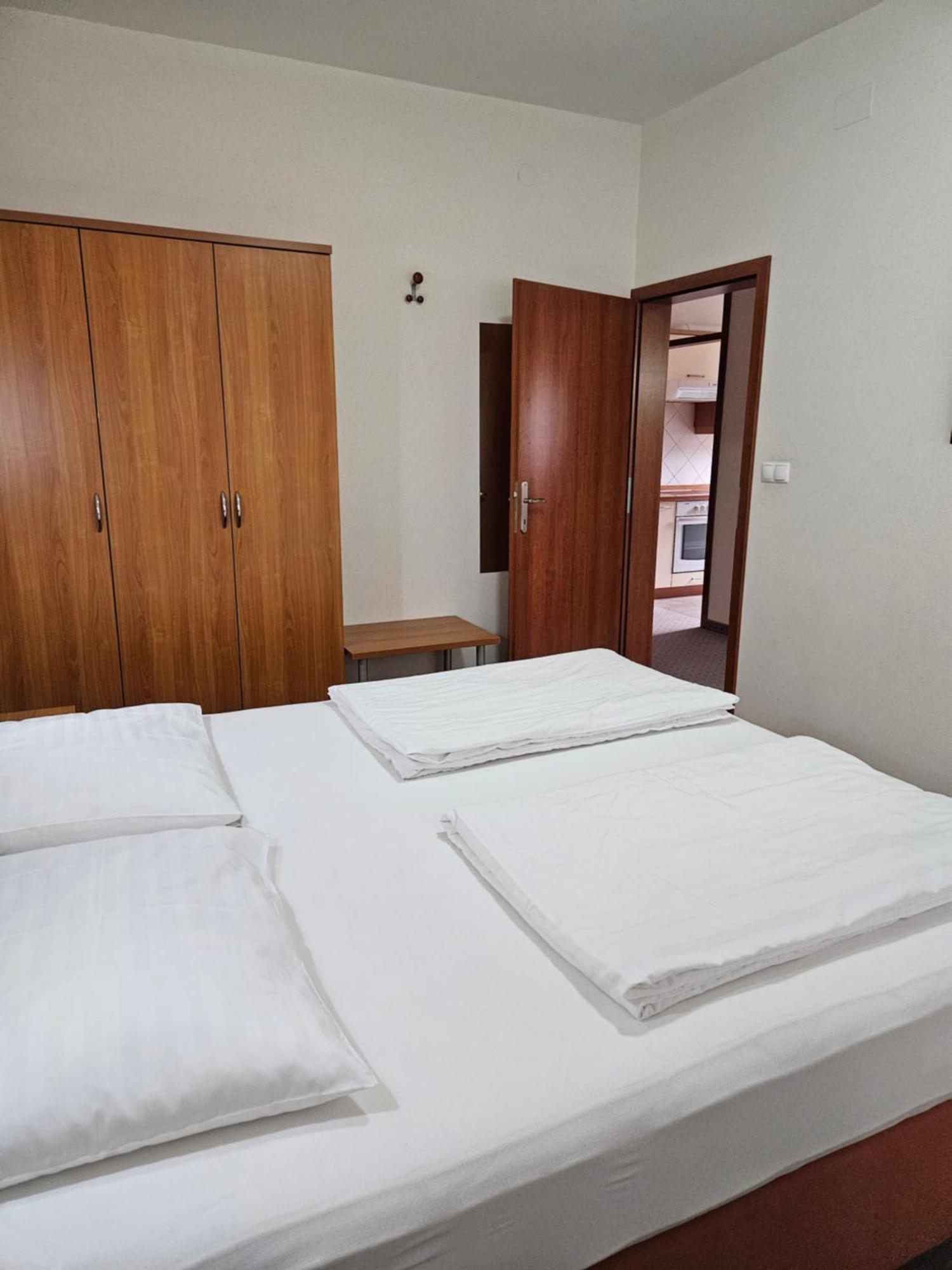 קראנז' Dezman Apartments & Rooms מראה חיצוני תמונה