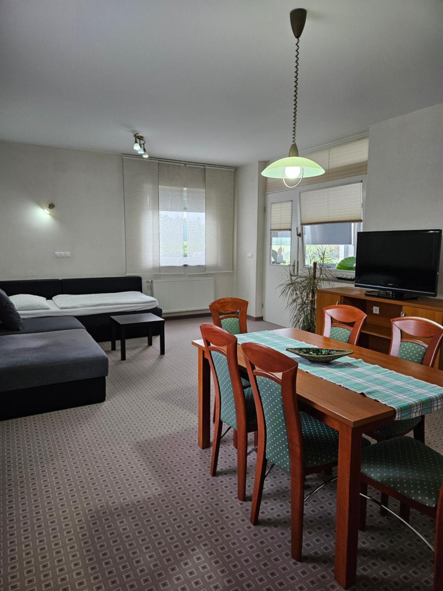קראנז' Dezman Apartments & Rooms מראה חיצוני תמונה