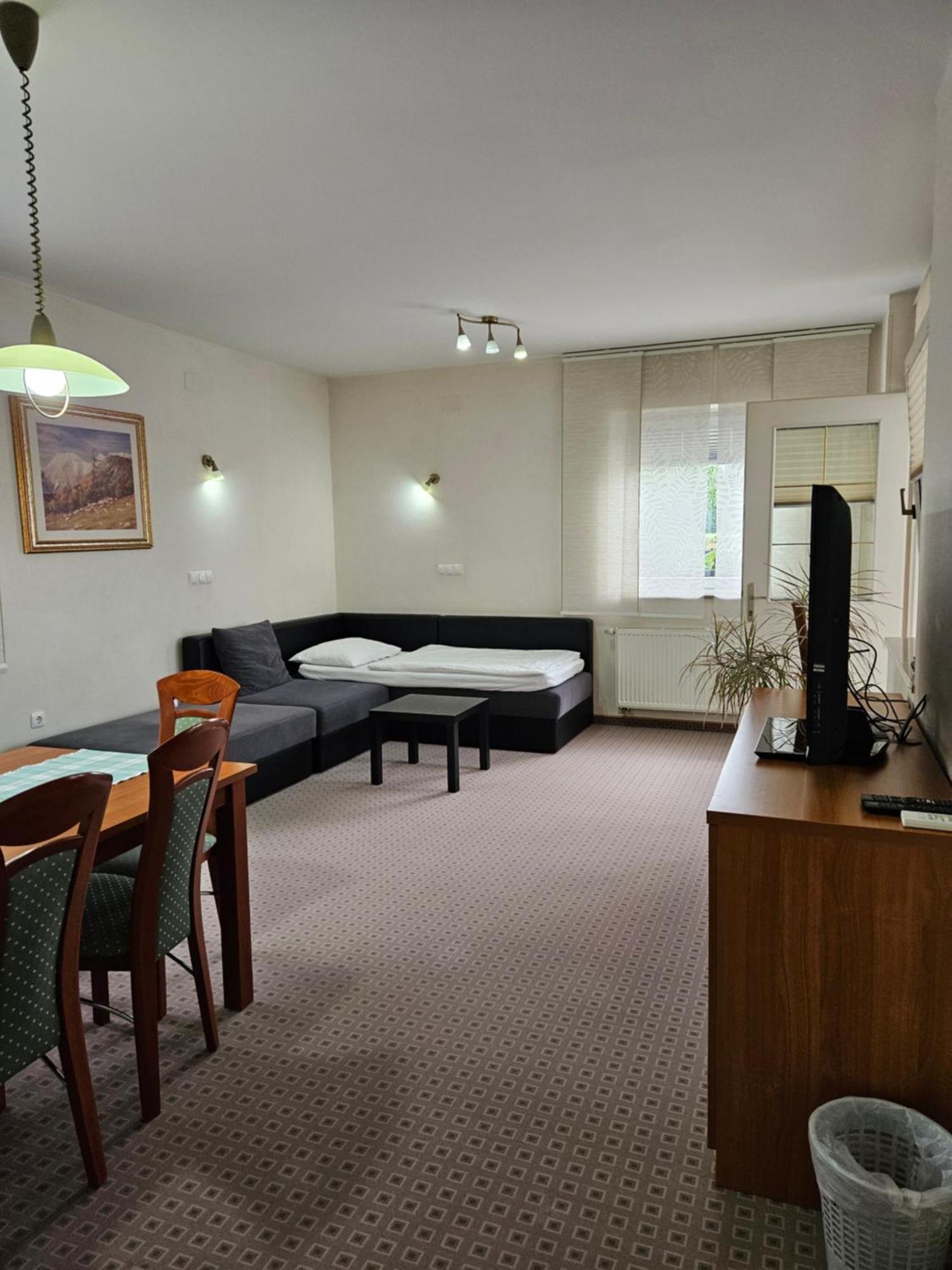 קראנז' Dezman Apartments & Rooms מראה חיצוני תמונה