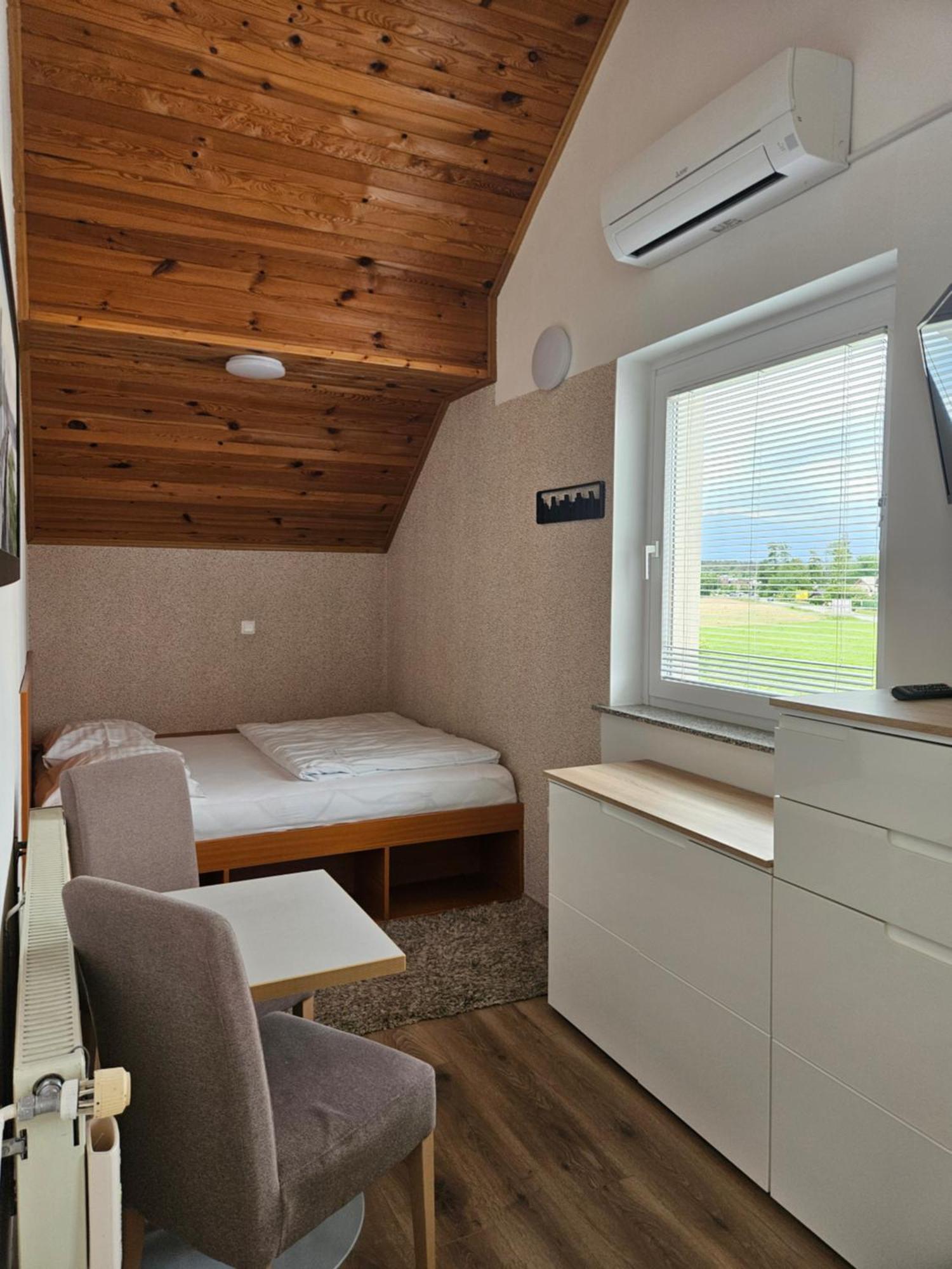 קראנז' Dezman Apartments & Rooms מראה חיצוני תמונה