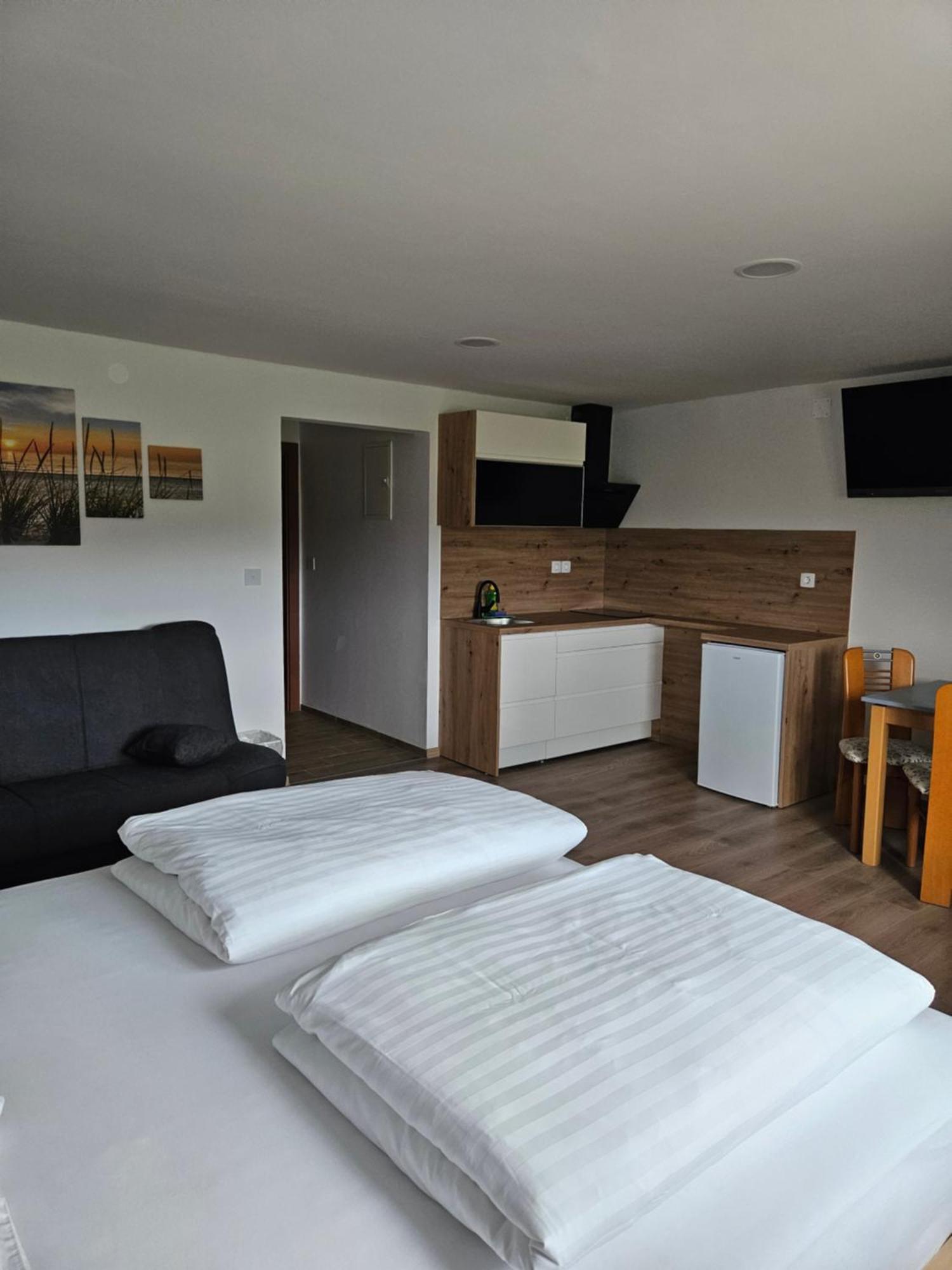 קראנז' Dezman Apartments & Rooms מראה חיצוני תמונה