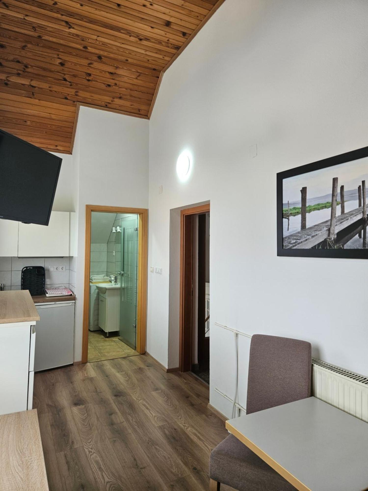 קראנז' Dezman Apartments & Rooms מראה חיצוני תמונה