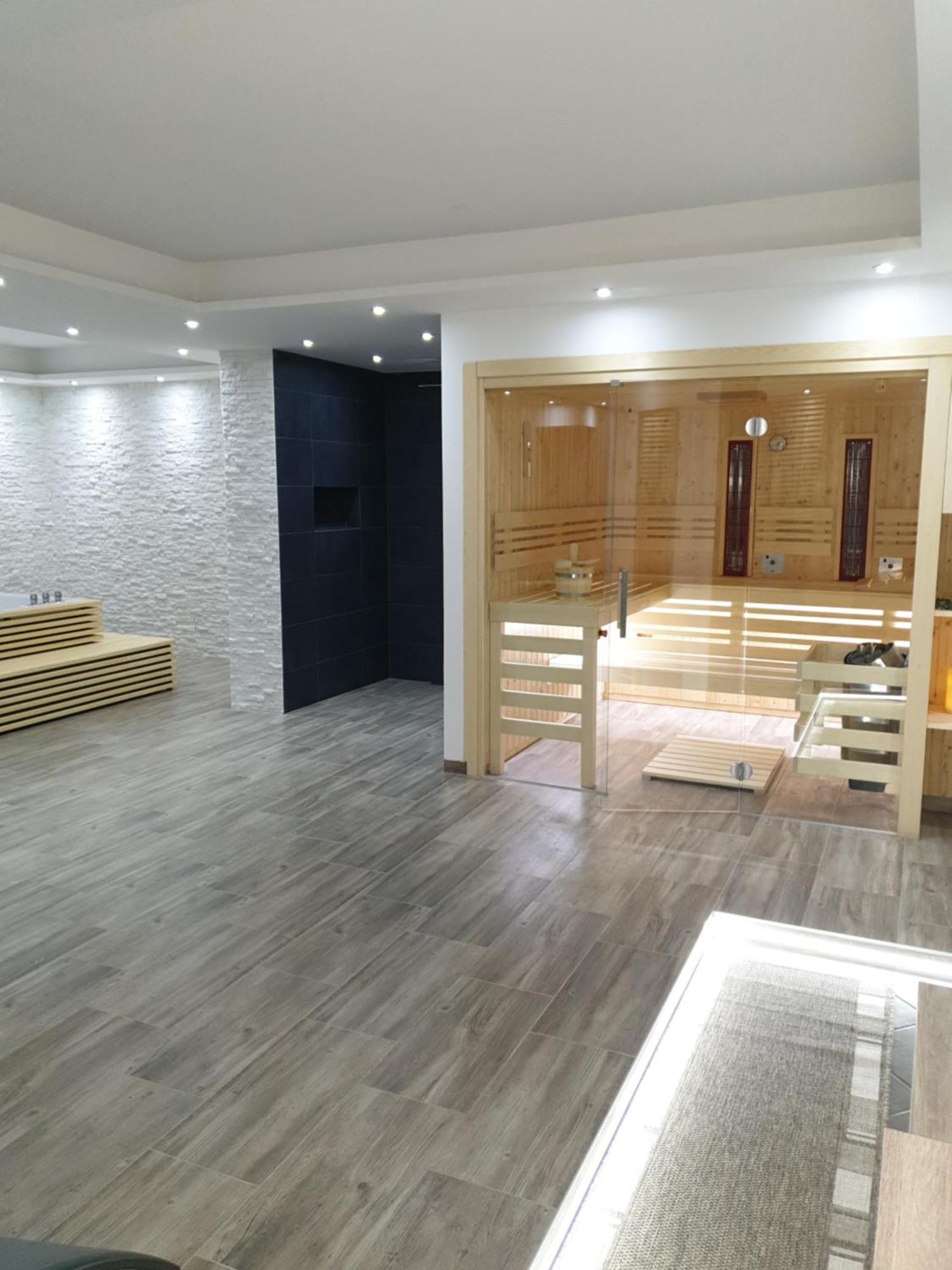 קראנז' Dezman Apartments & Rooms מראה חיצוני תמונה