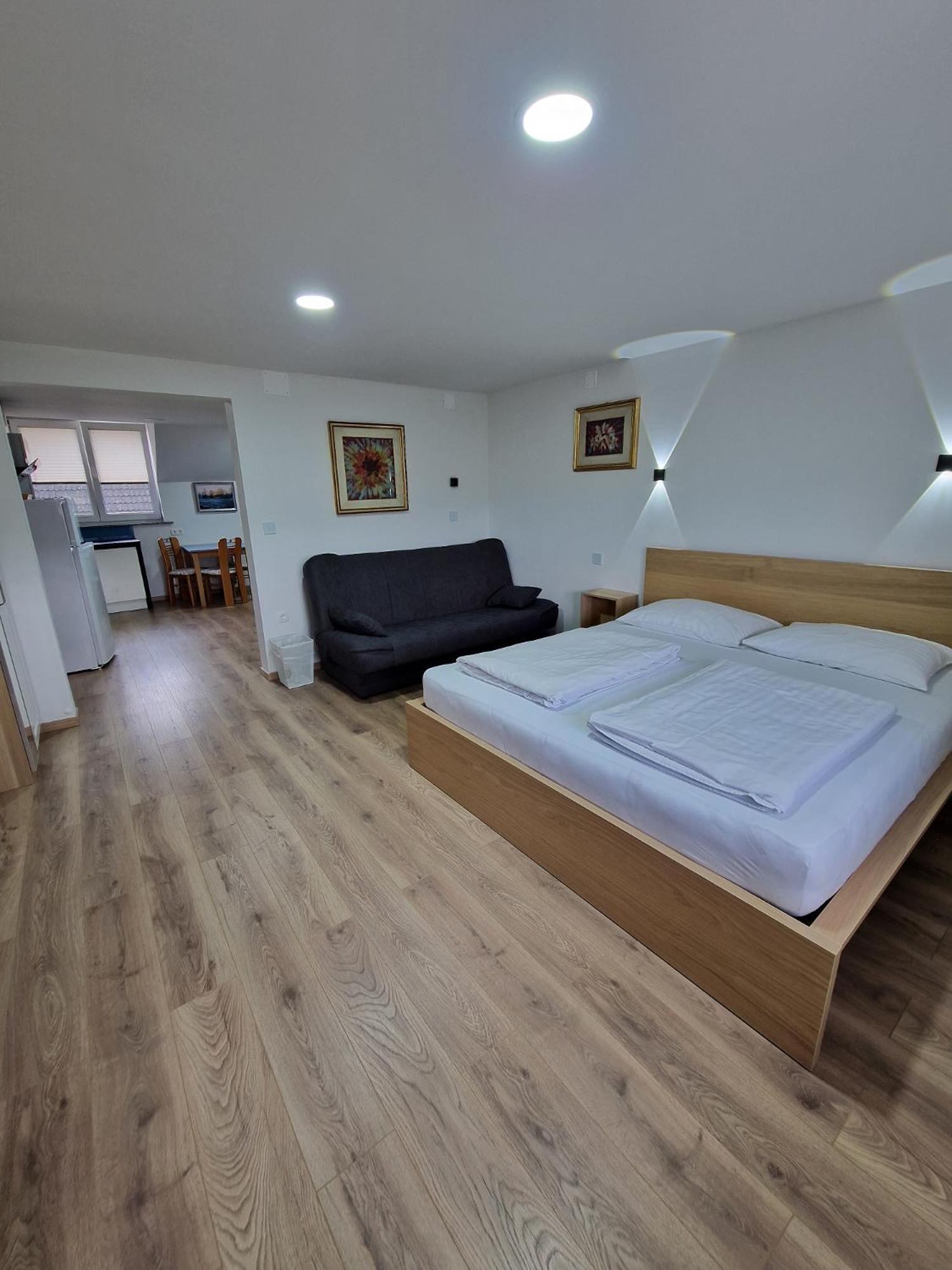 קראנז' Dezman Apartments & Rooms מראה חיצוני תמונה